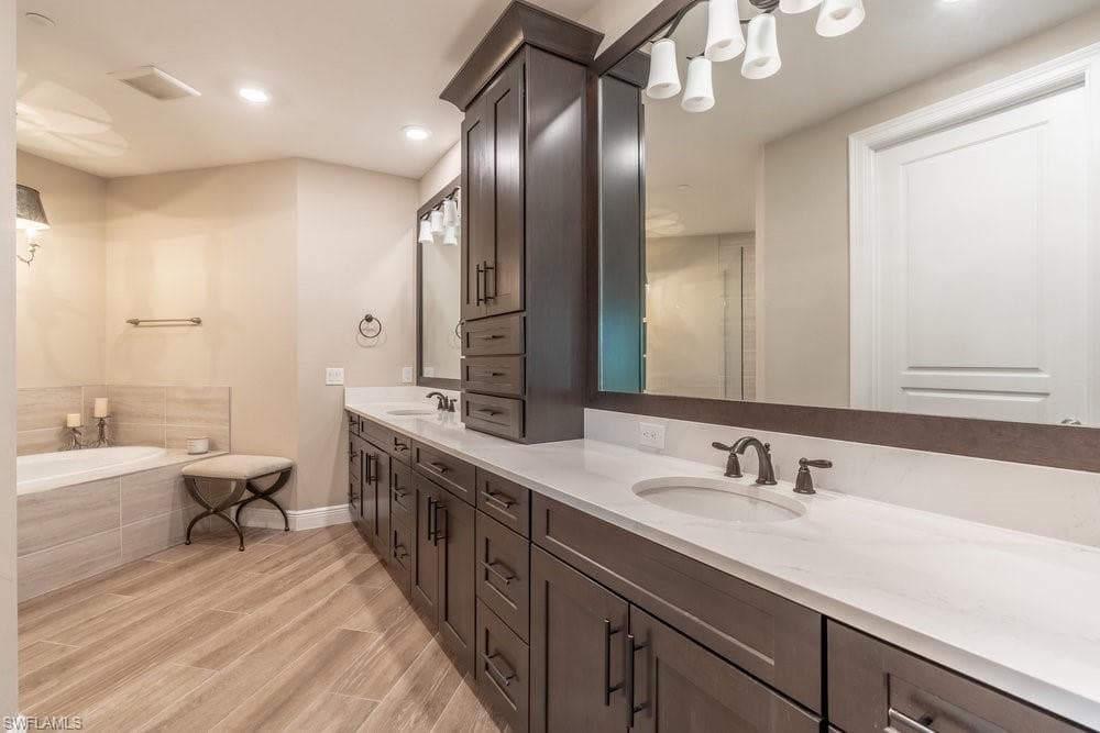 16375 Viansa Way 102, Naples, FL 34110-25