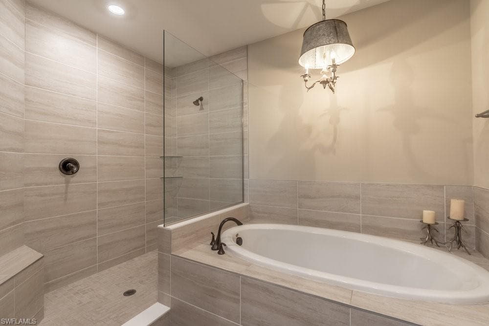 16375 Viansa Way 102, Naples, FL 34110-26