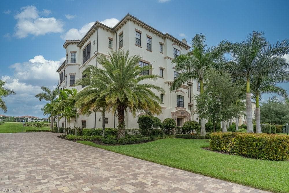 16375 Viansa Way 102, Naples, FL 34110-34