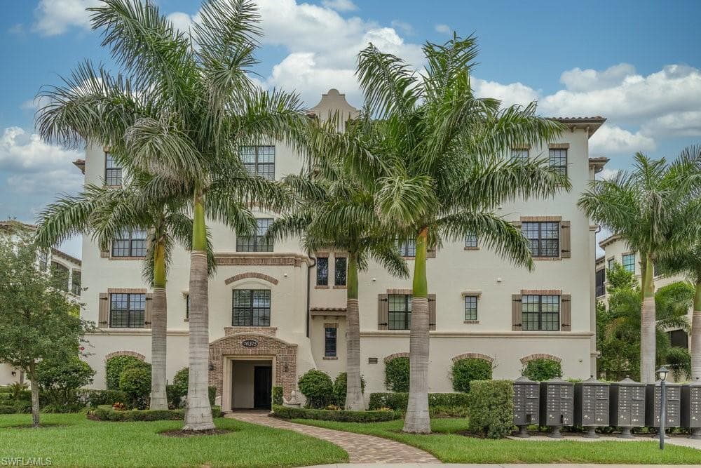 16375 Viansa Way 102, Naples, FL 34110-3