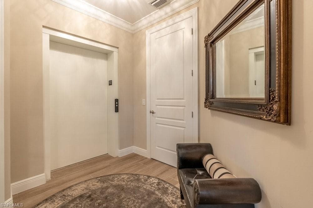 16375 Viansa Way 102, Naples, FL 34110-4