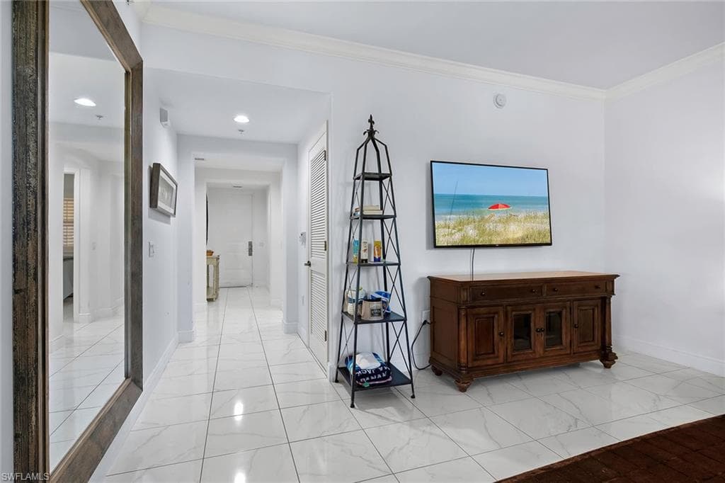 965 Sandpiper St J106, Naples, FL 34102-17
