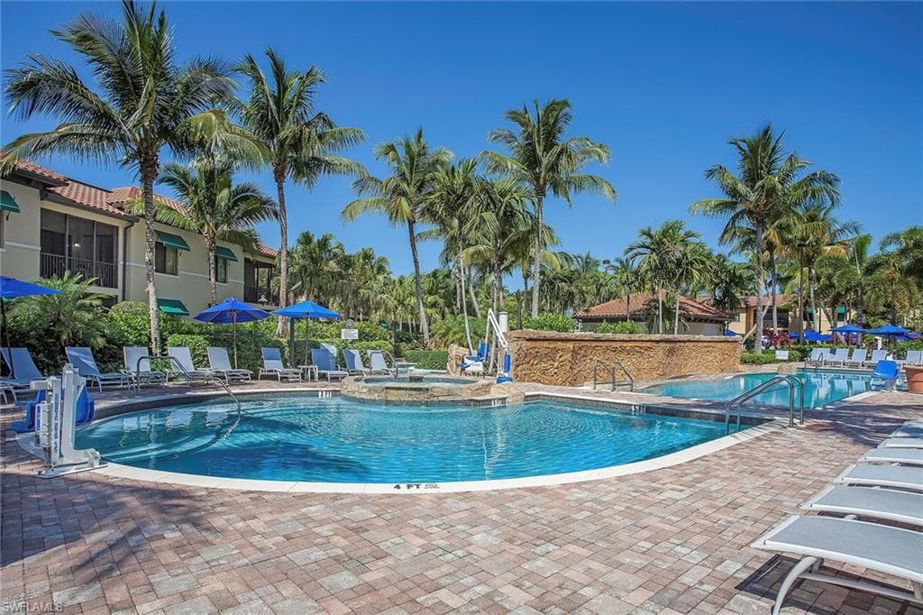 965 Sandpiper St J106, Naples, FL 34102-39