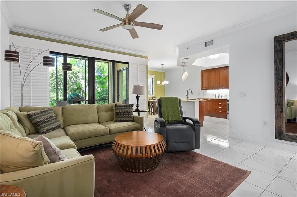 965 Sandpiper St J106, Naples, FL 34102-7