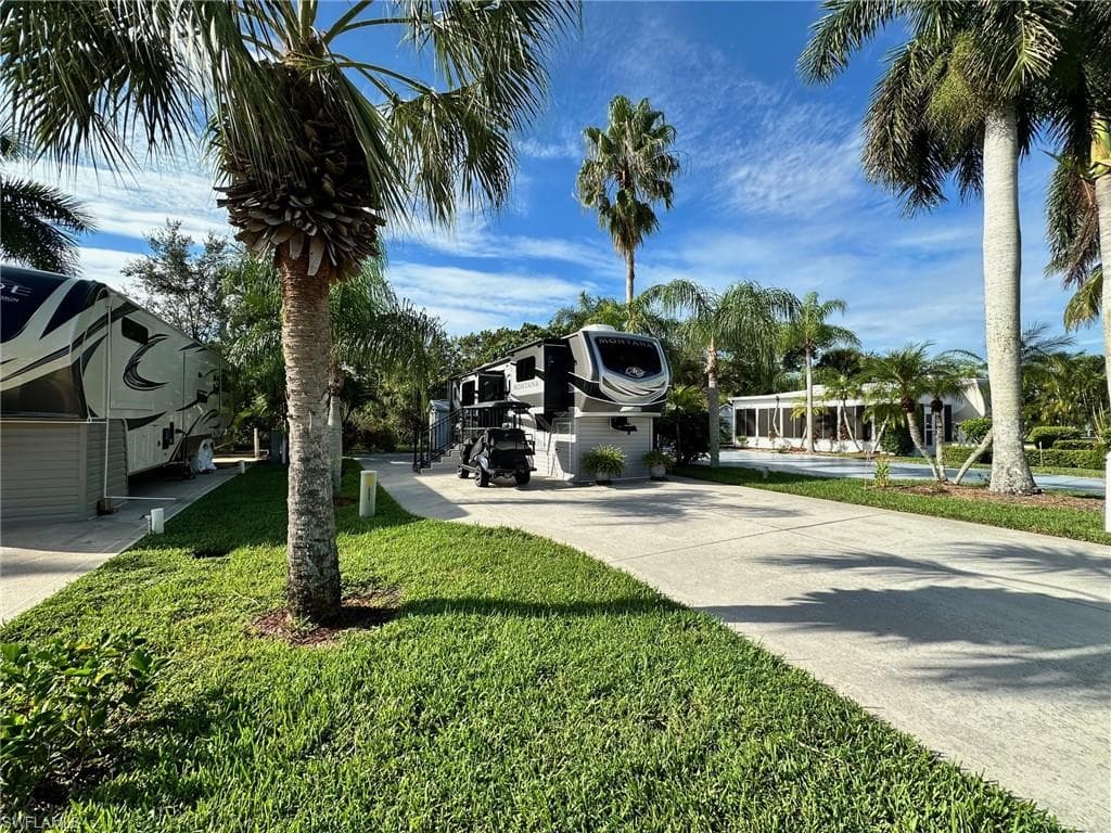 1678 Diamond Lake Cir, Naples, FL 34114-10