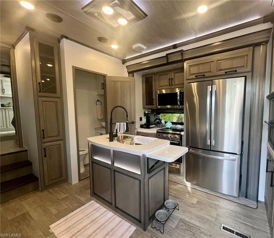 1678 Diamond Lake Cir, Naples, FL 34114-14