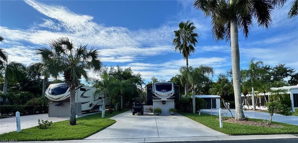 1678 Diamond Lake Cir, Naples, FL 34114-1