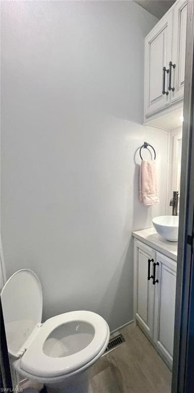 1678 Diamond Lake Cir, Naples, FL 34114-24