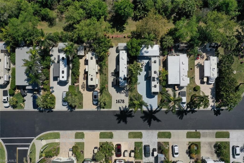 1678 Diamond Lake Cir, Naples, FL 34114-26