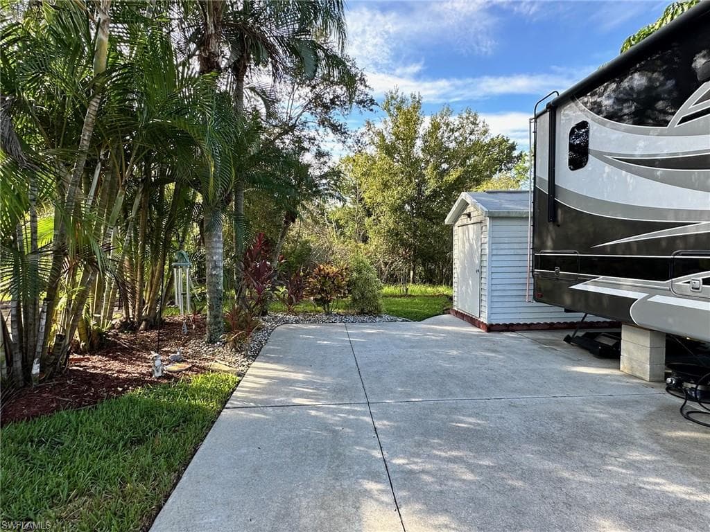 1678 Diamond Lake Cir, Naples, FL 34114-6