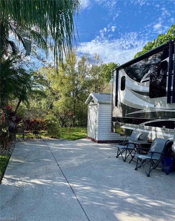 1678 Diamond Lake Cir, Naples, FL 34114-8