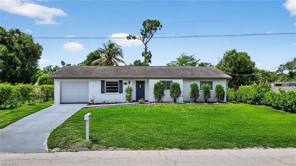 7416 Pine Dr, Fort Myers, FL 33967-2