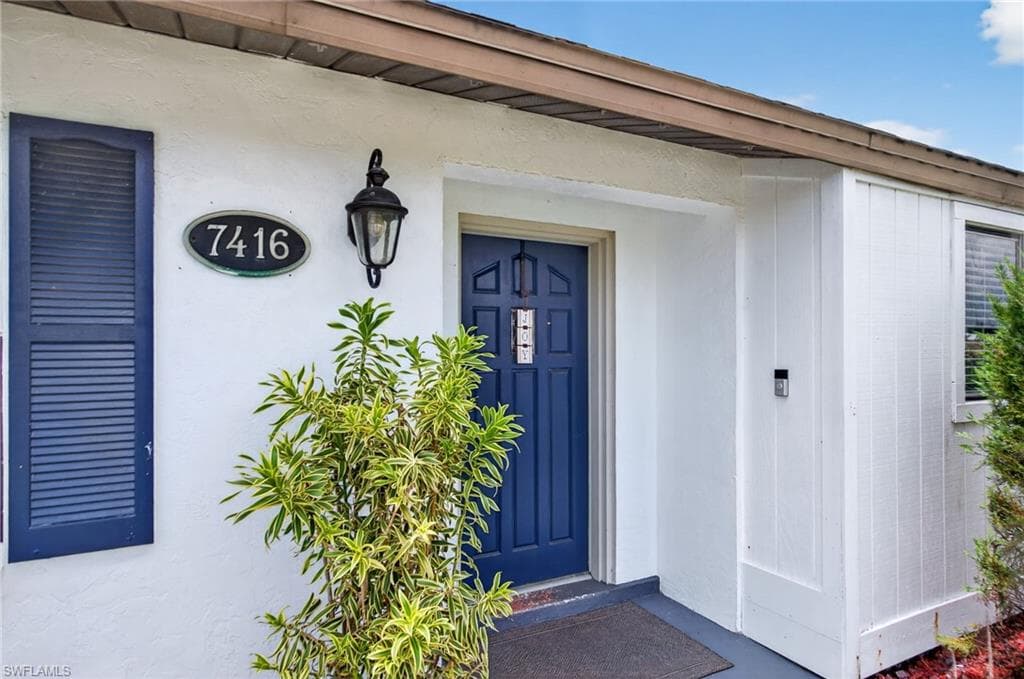 7416 Pine Dr, Fort Myers, FL 33967-7