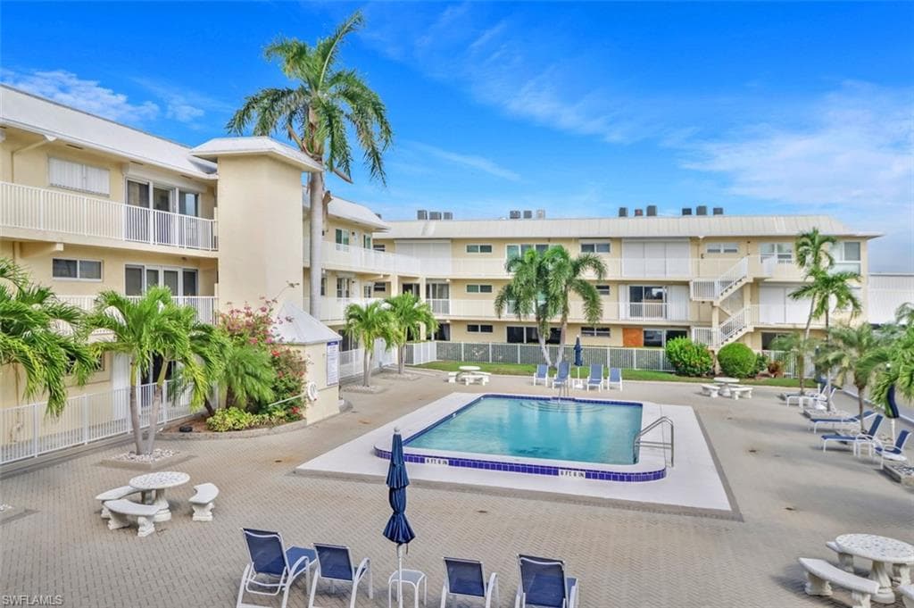 1100 8th Ave S 211b, Naples, FL 34102-2
