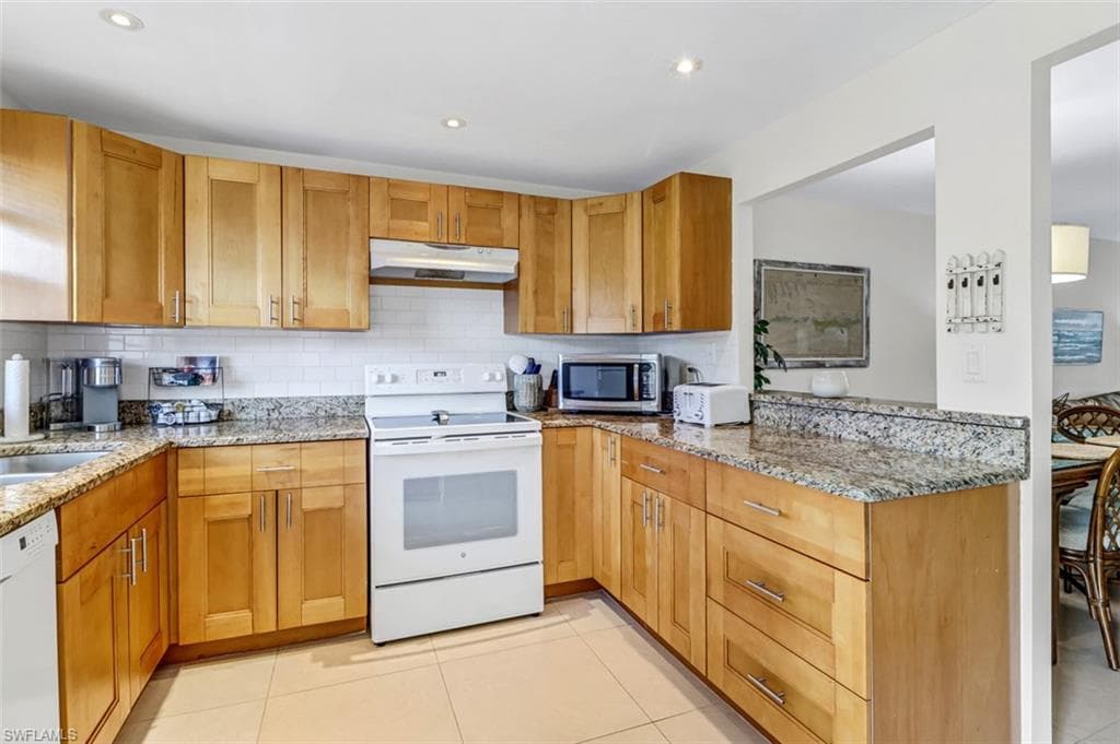 1100 8th Ave S 211b, Naples, FL 34102-5