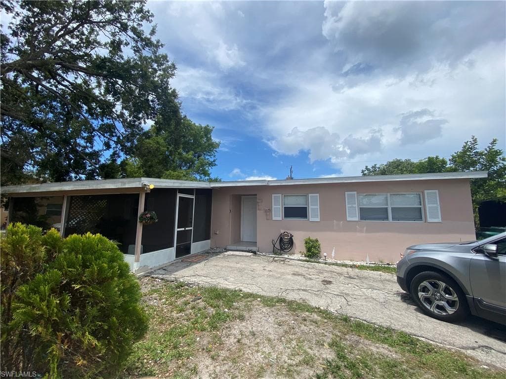 4920 Cortez Cir, Naples, FL 34112-1