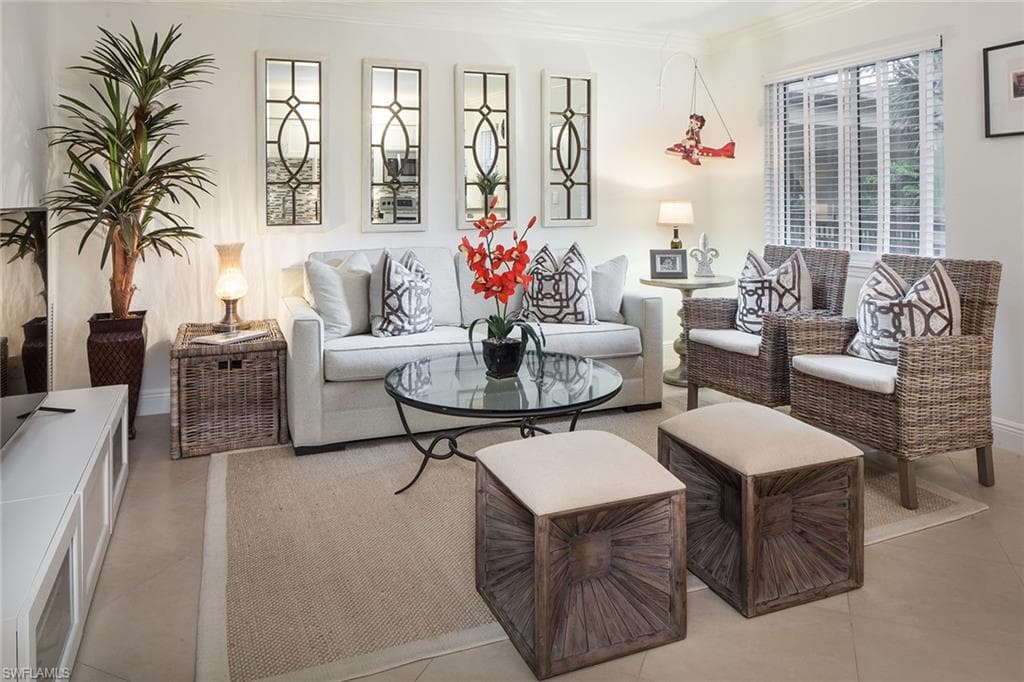 960 7th St S 202, Naples, FL 34102-6