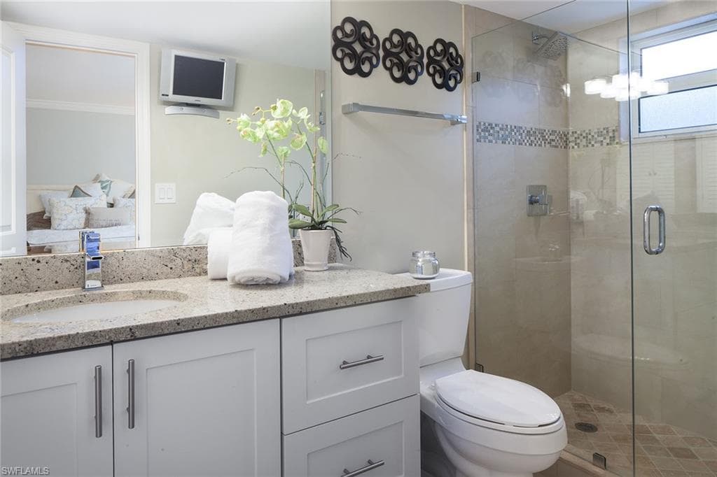 960 7th St S 202, Naples, FL 34102-7