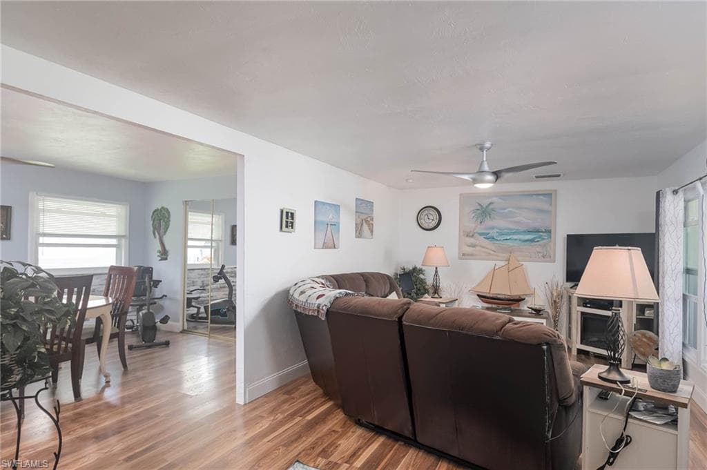 513 Cape Florida Ln, Naples, FL 34104-9