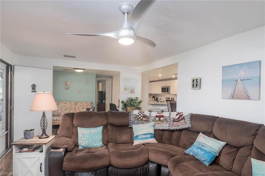513 Cape Florida Ln, Naples, FL 34104-10