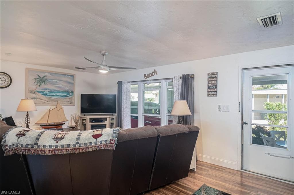 513 Cape Florida Ln, Naples, FL 34104-11