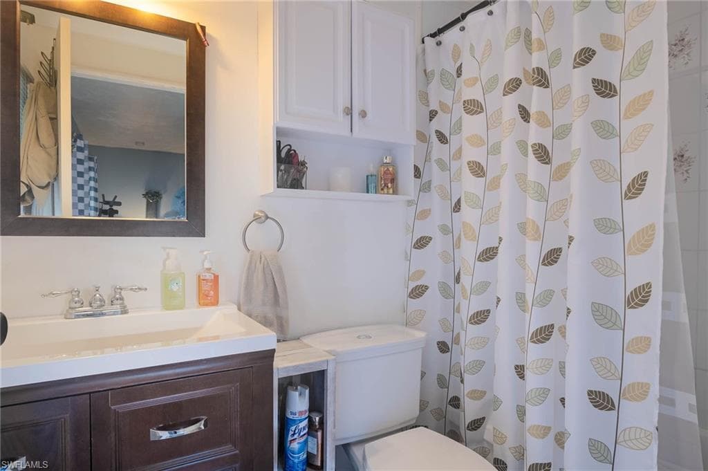 513 Cape Florida Ln, Naples, FL 34104-25