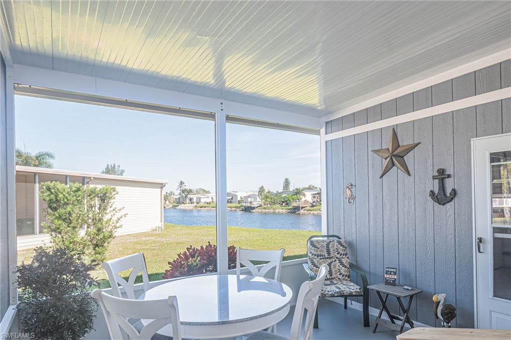 513 Cape Florida Ln, Naples, FL 34104-26