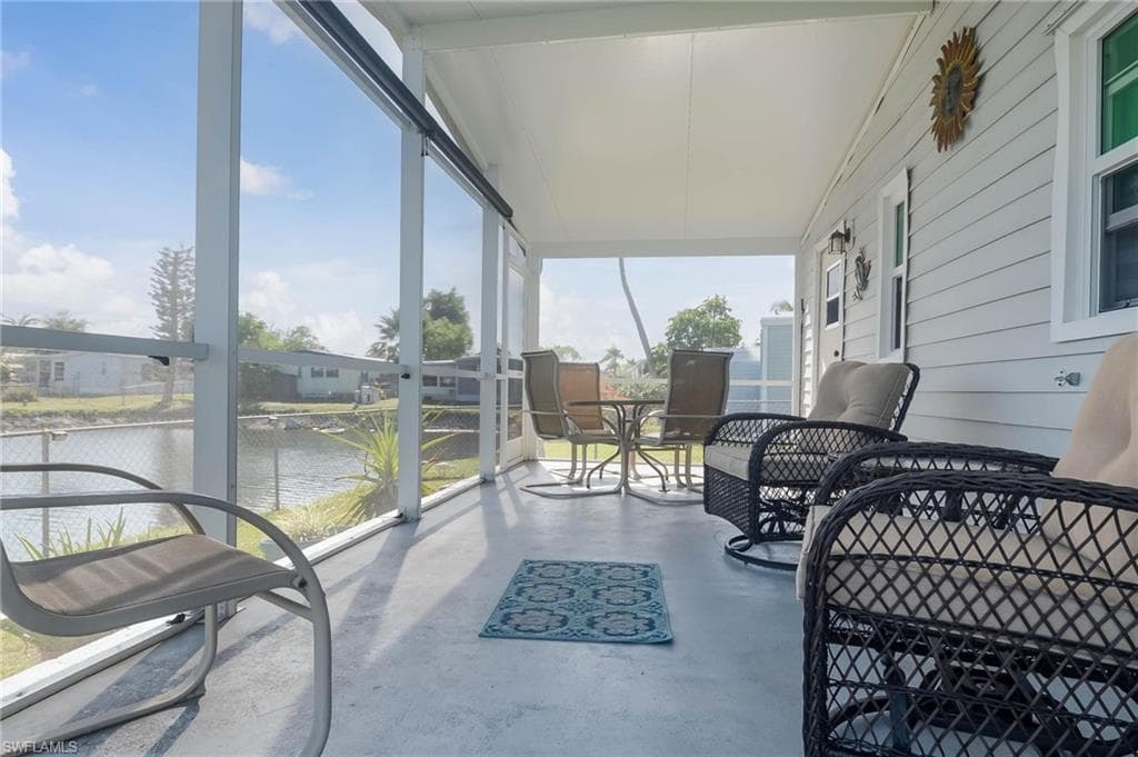 513 Cape Florida Ln, Naples, FL 34104-28