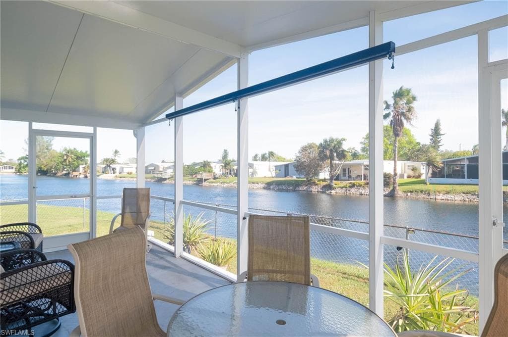 513 Cape Florida Ln, Naples, FL 34104-2
