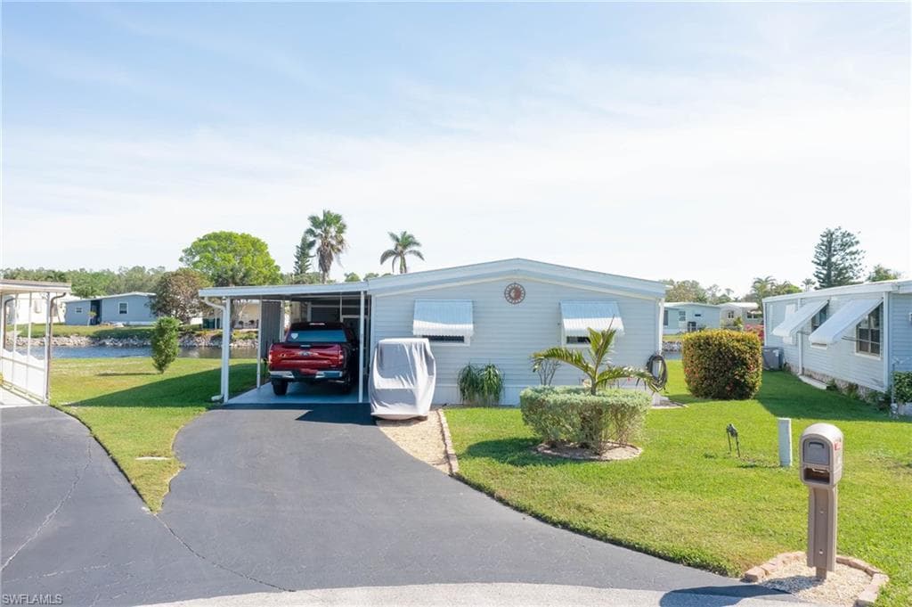 513 Cape Florida Ln, Naples, FL 34104-3