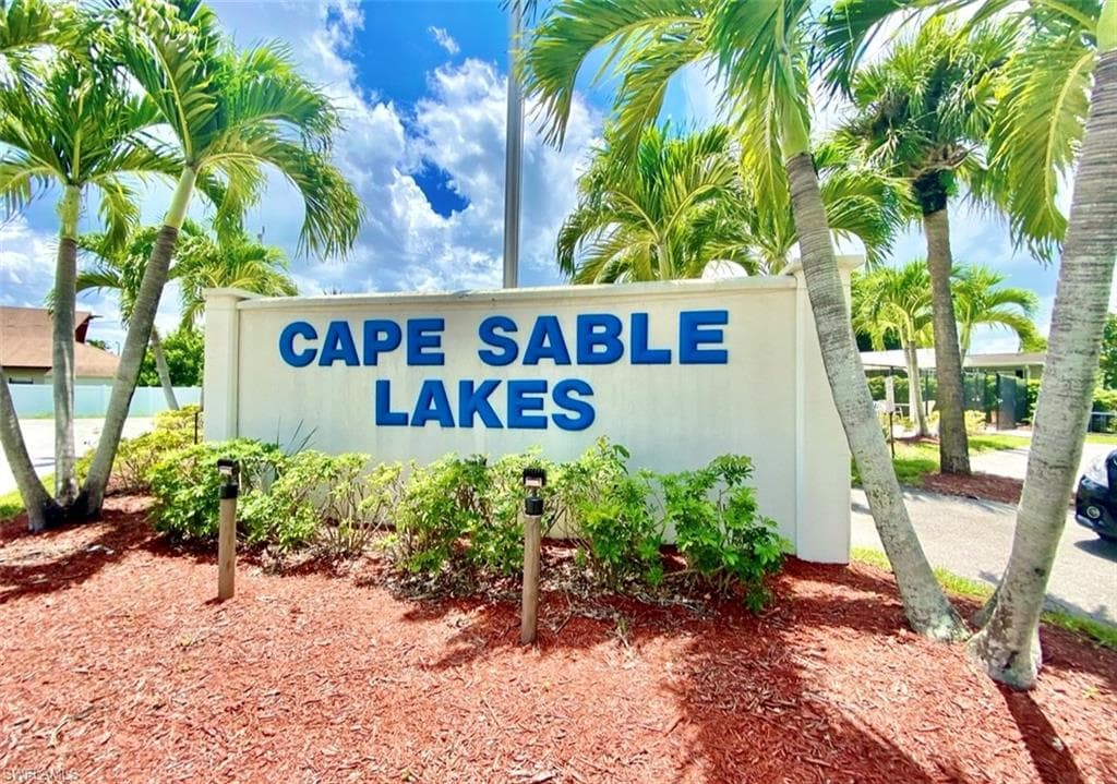 513 Cape Florida Ln, Naples, FL 34104-40