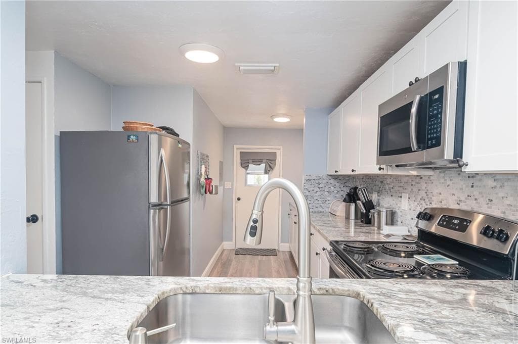 513 Cape Florida Ln, Naples, FL 34104-4