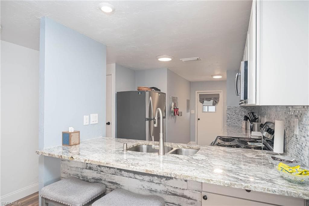 513 Cape Florida Ln, Naples, FL 34104-5