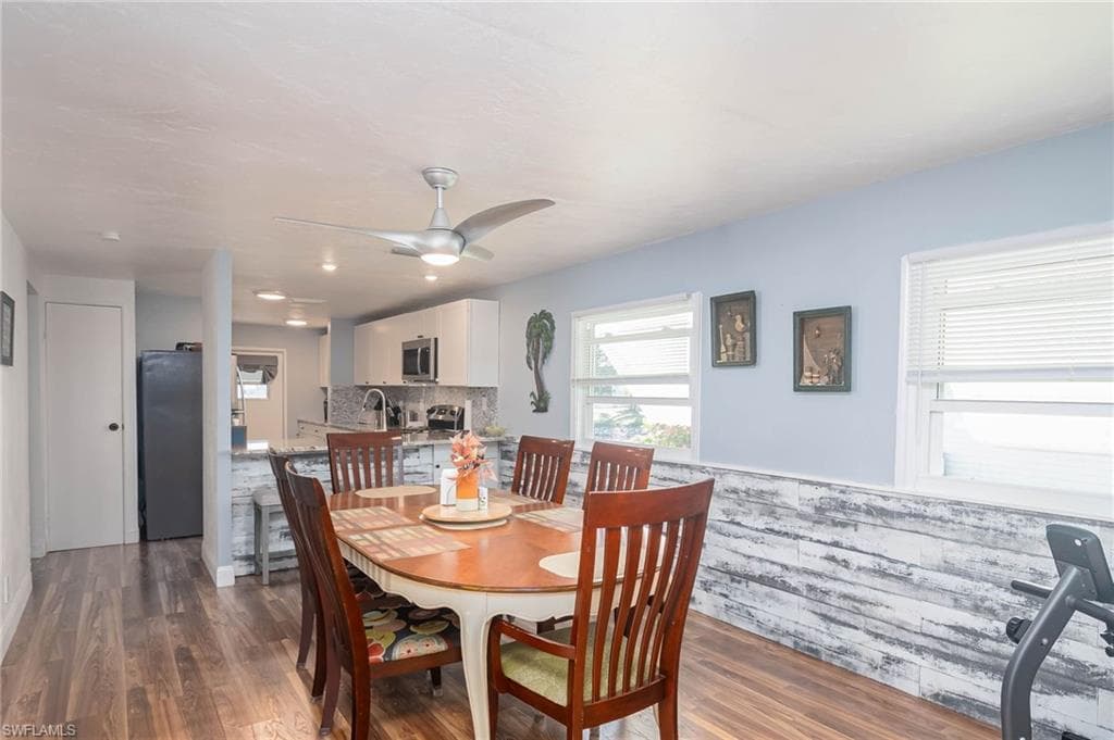 513 Cape Florida Ln, Naples, FL 34104-8