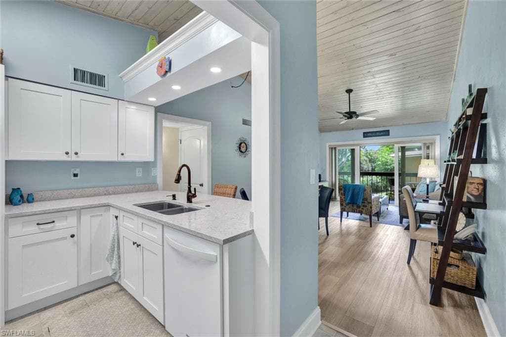 61 Greenbrier St 7-207, Marco Island, FL 34145-6