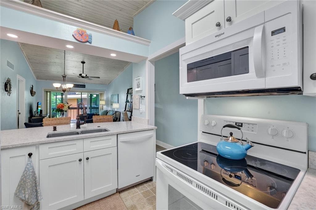 61 Greenbrier St 7-207, Marco Island, FL 34145-7