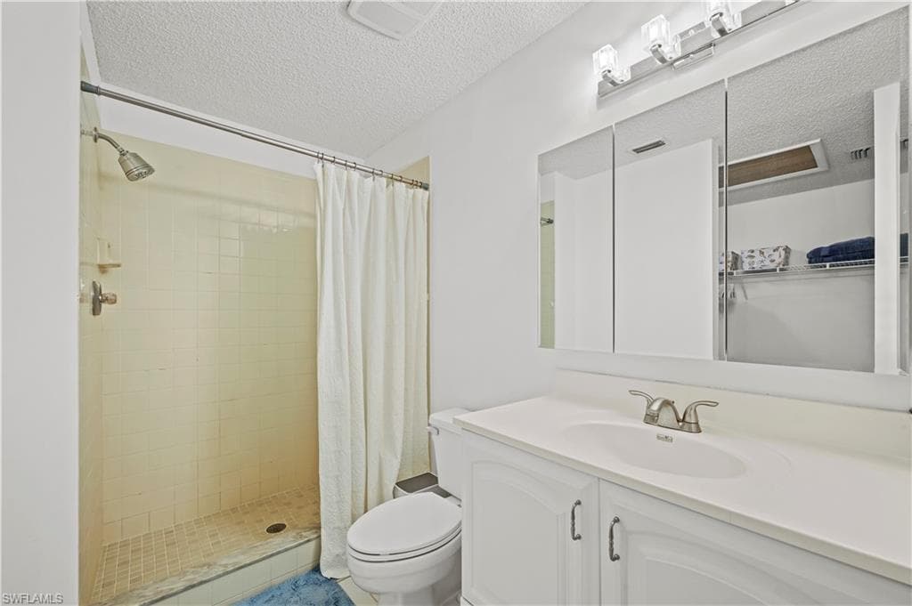 240 Pebble Beach Cir F206, Naples, FL 34113-16