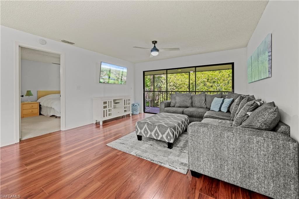 240 Pebble Beach Cir F206, Naples, FL 34113-2