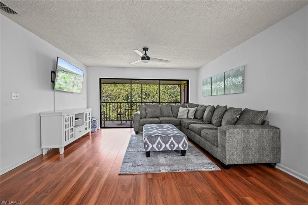 240 Pebble Beach Cir F206, Naples, FL 34113-4