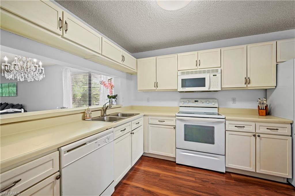 240 Pebble Beach Cir F206, Naples, FL 34113-8