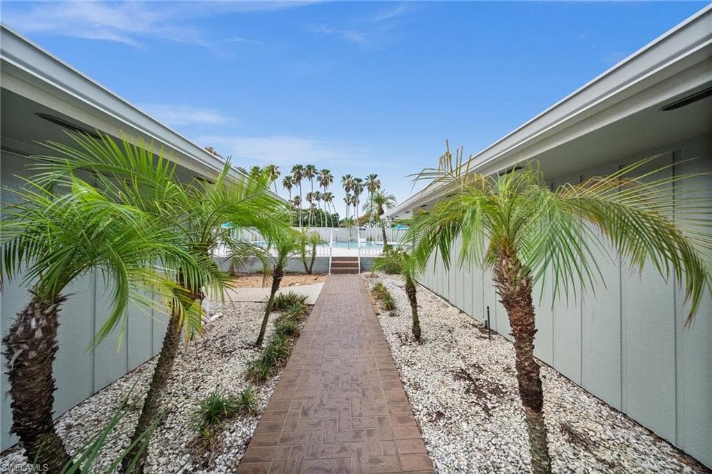 4251 Island Cir 3, Fort Myers, FL 33919-9