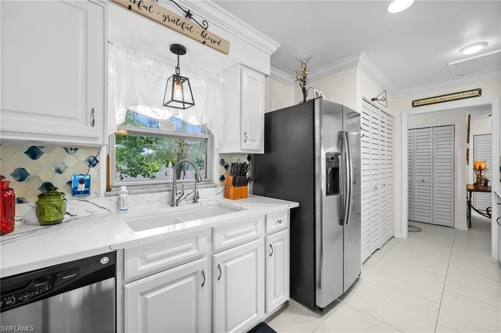 4251 Island Cir 3, Fort Myers, FL 33919-23