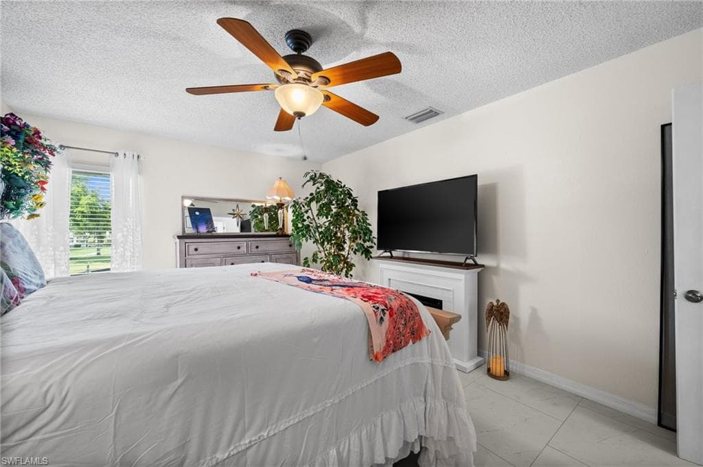 4251 Island Cir 3, Fort Myers, FL 33919-26