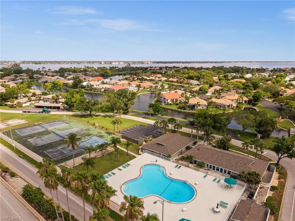 4251 Island Cir 3, Fort Myers, FL 33919-38