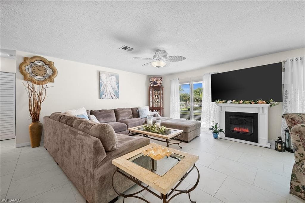 4251 Island Cir 3, Fort Myers, FL 33919-4