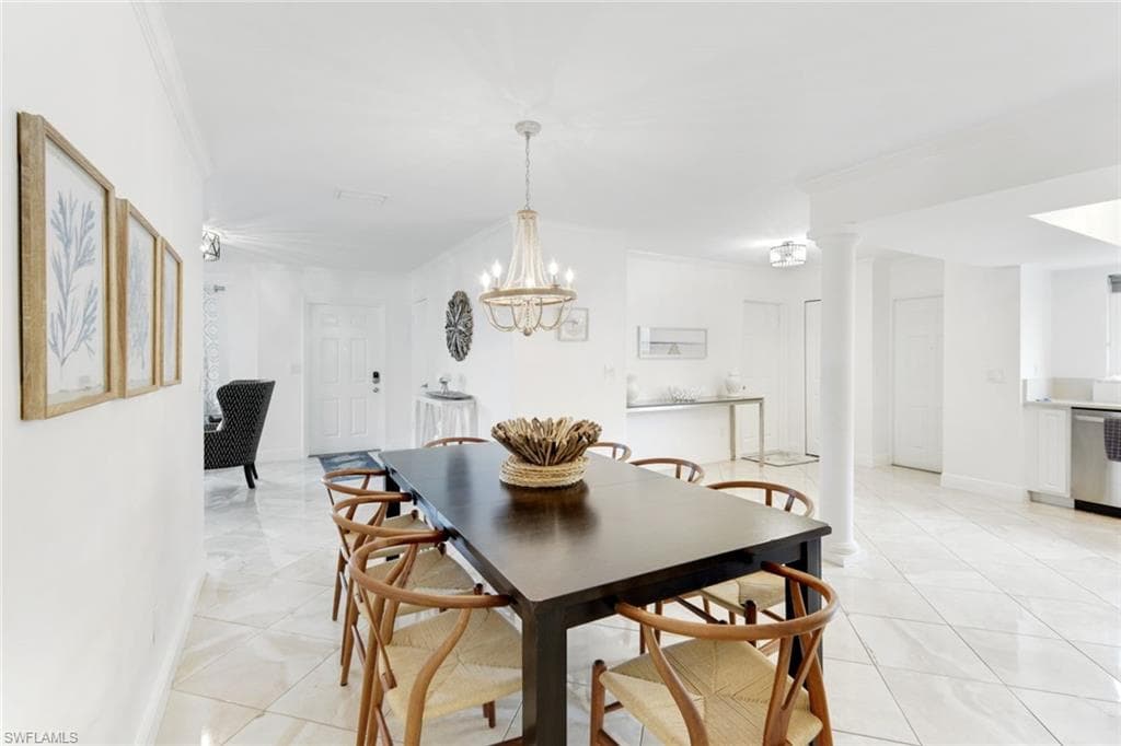 636 98th Ave N, Naples, FL 34108-9