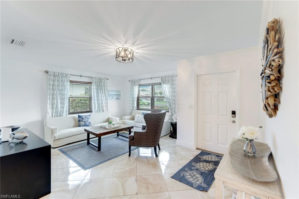 636 98th Ave N, Naples, FL 34108-4