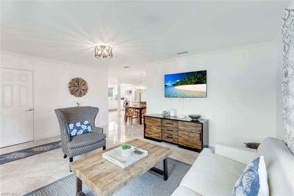 636 98th Ave N, Naples, FL 34108-4