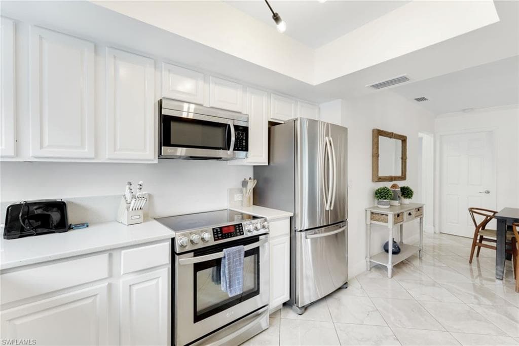 636 98th Ave N, Naples, FL 34108-6