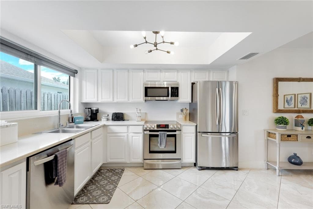 636 98th Ave N, Naples, FL 34108-7